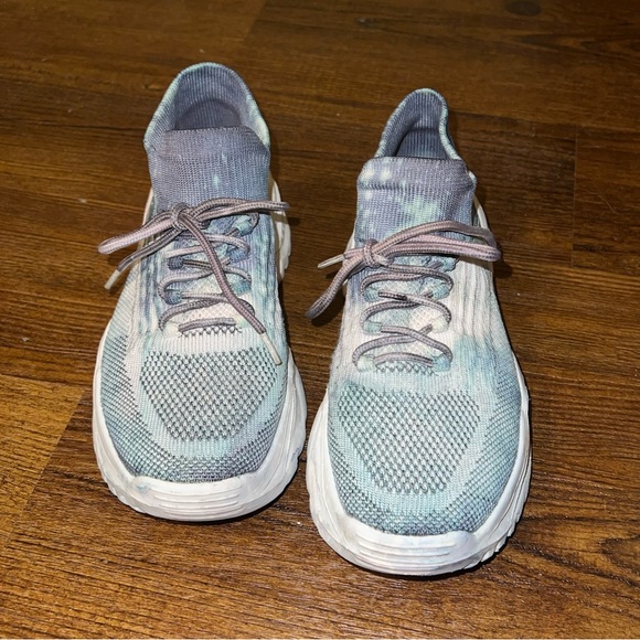Gray, Blue & White Lightweight Fabric Tie Dye Lace Up Activewear Sneakers Size 8 - Picture 3 of 10